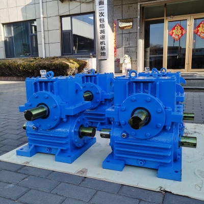 非標定制汽車輥壓線專用減速機